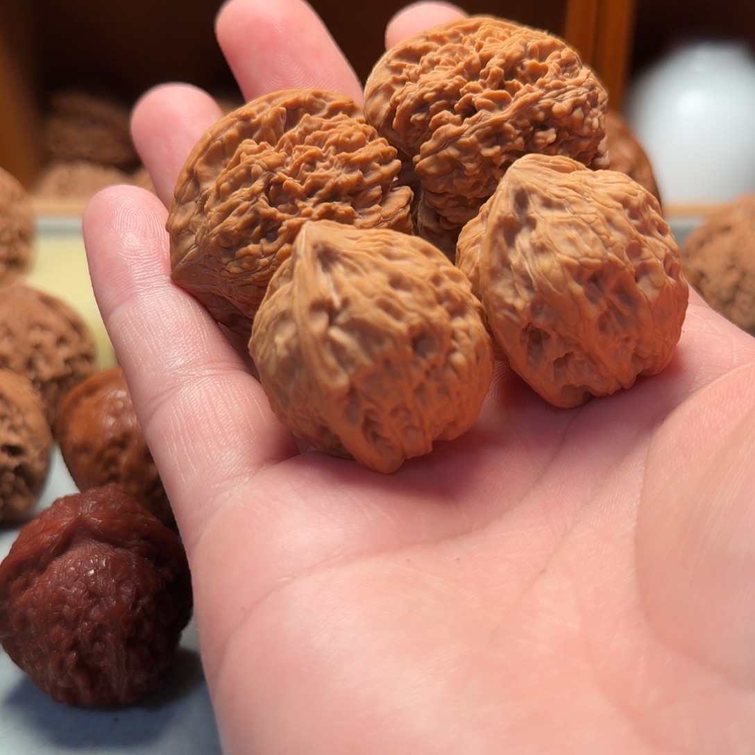 大***子文玩核桃把件原树野核马虎满天星