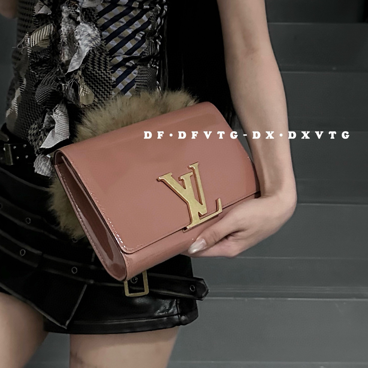95新 LouisVuitton/路易威登 lv 肉桂色漆皮手拿包