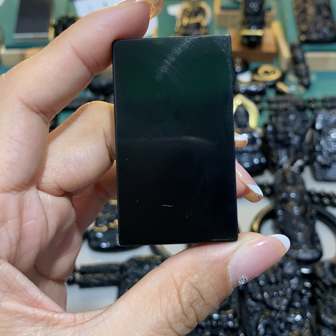 夏***果蛇纹石玉未镶嵌颈饰