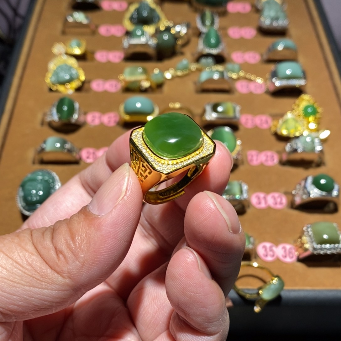 和田玉未镶嵌戒指