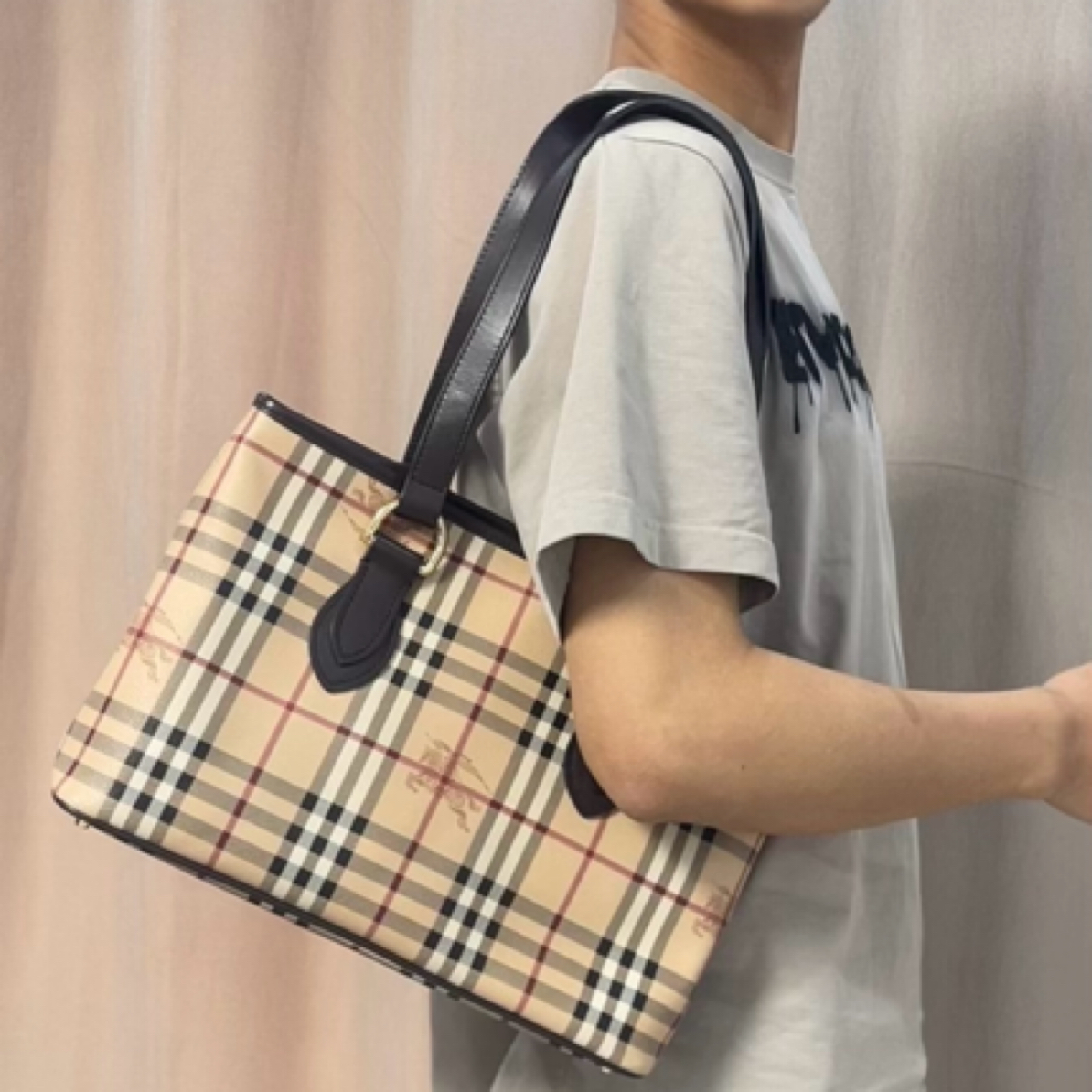 95新 BURBERRY/博柏利 战马格纹拼皮手提包