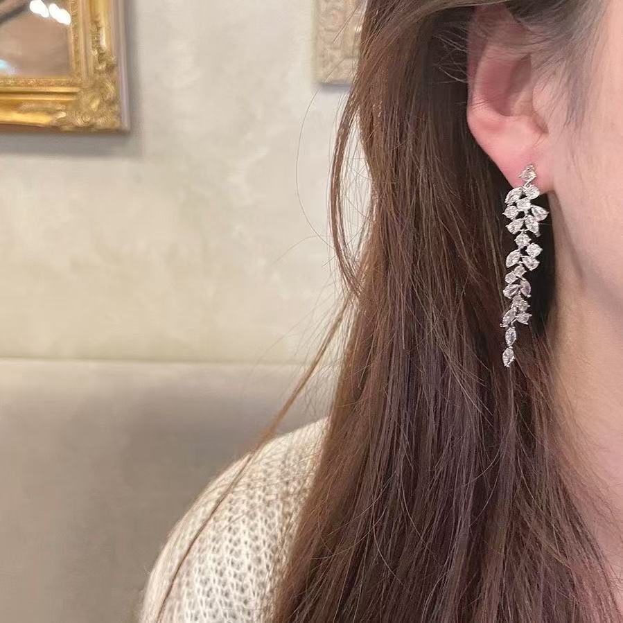 合金耳饰 高级感流苏树叶女小众显脸小耳坠气质夸张轻奢长款耳环