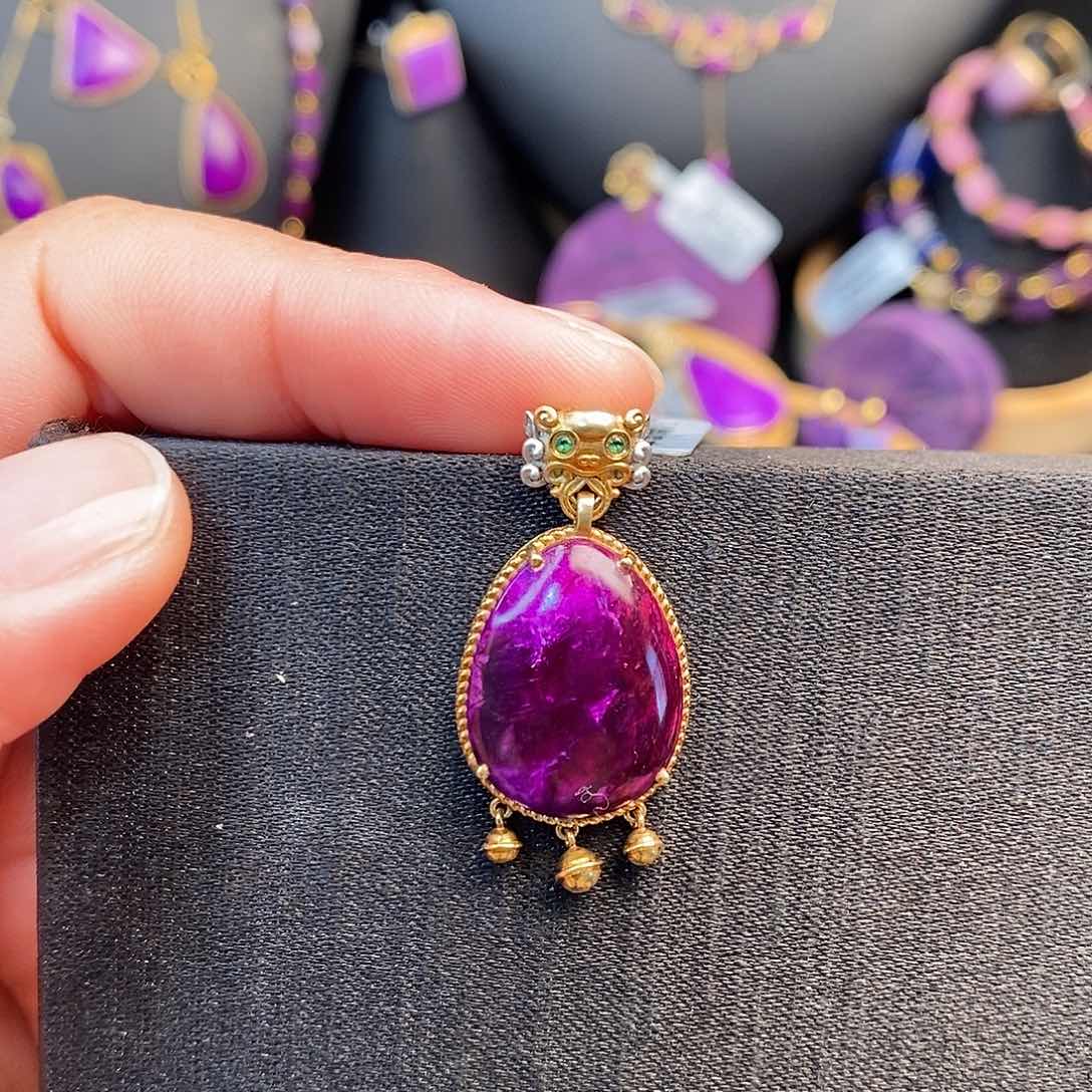 18K金镶嵌苏纪石（舒俱来）吊坠