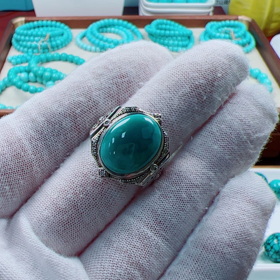 绿松石未镶嵌挂件1个