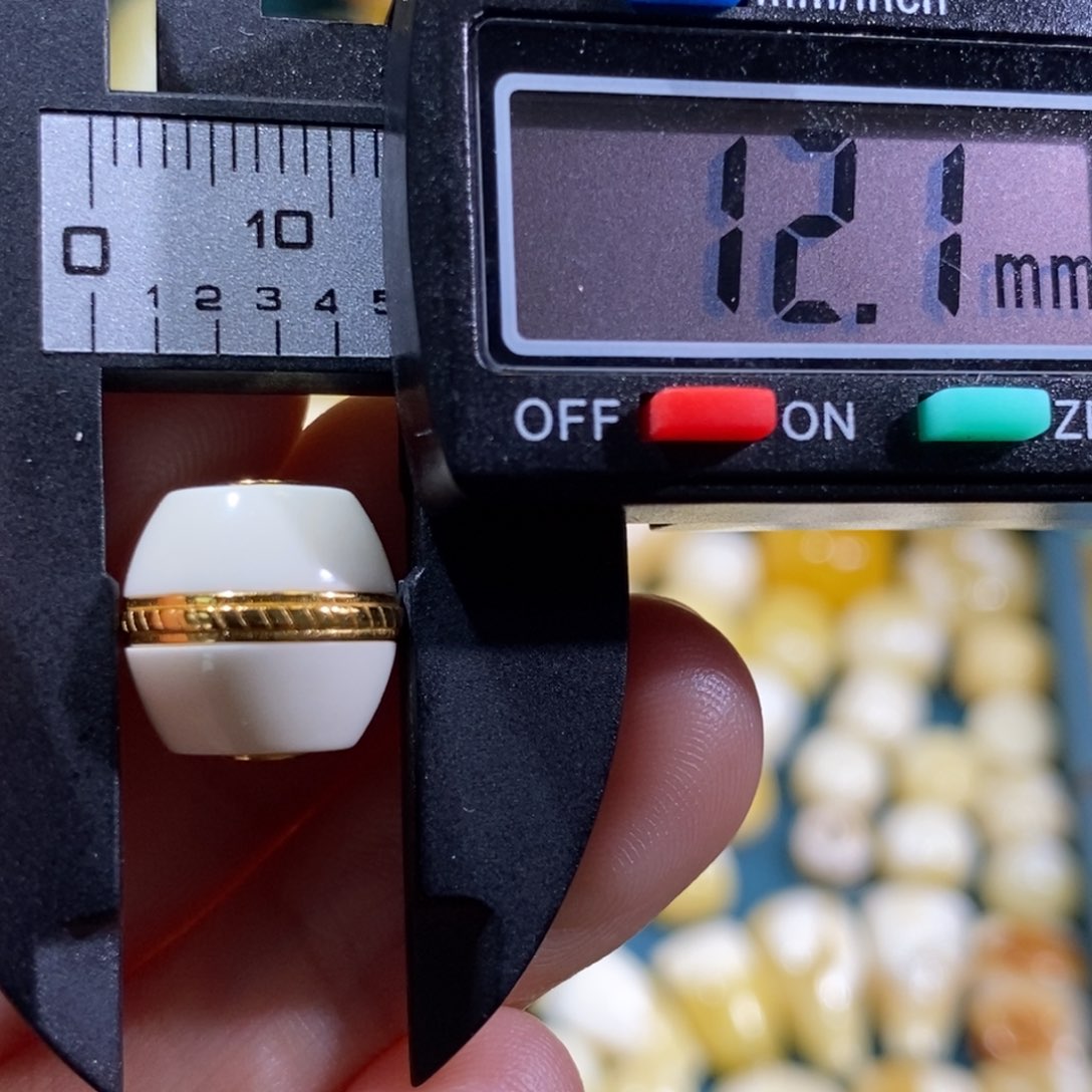 蜜蜡裸石未镶嵌配饰