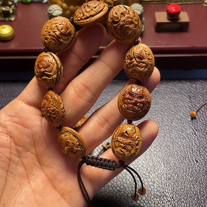 大桃核雕刻瑕疵钟馗头