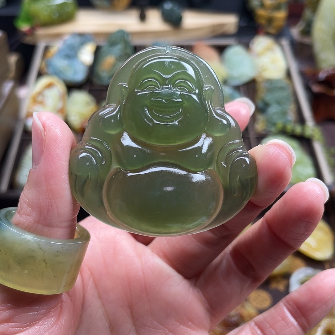 蛇纹石玉颈饰未镶嵌岫玉笑佛