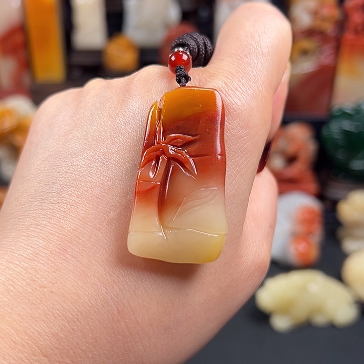 寿山石三彩老性芙蓉石