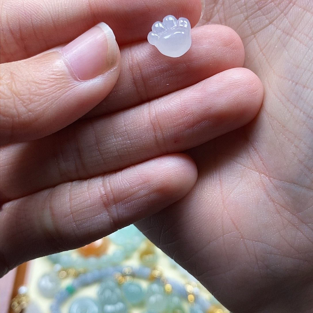 翡翠颈饰未镶嵌闪