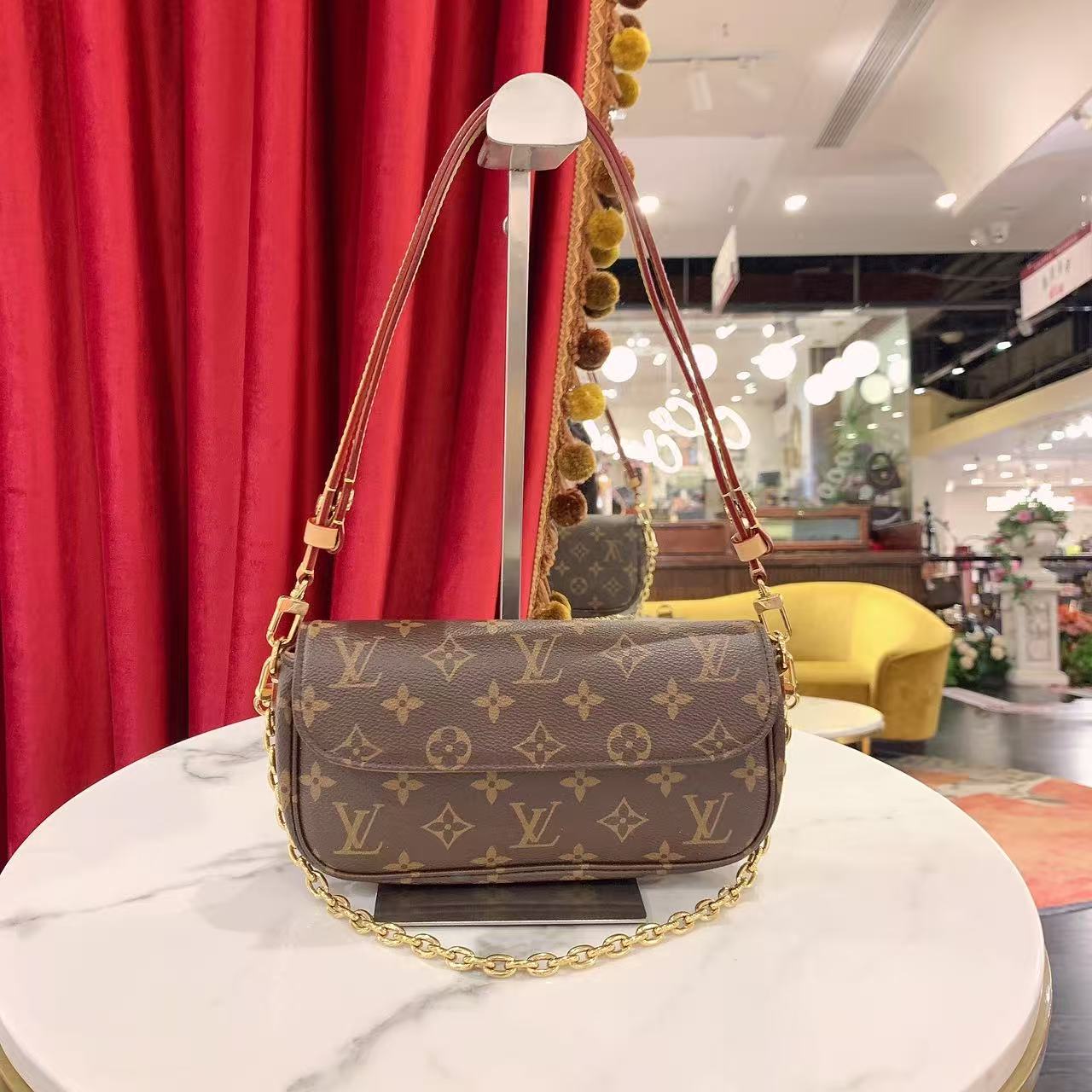 95新 LouisVuitton/路易威登 GGSivy金扣单肩包芯片款 51351192