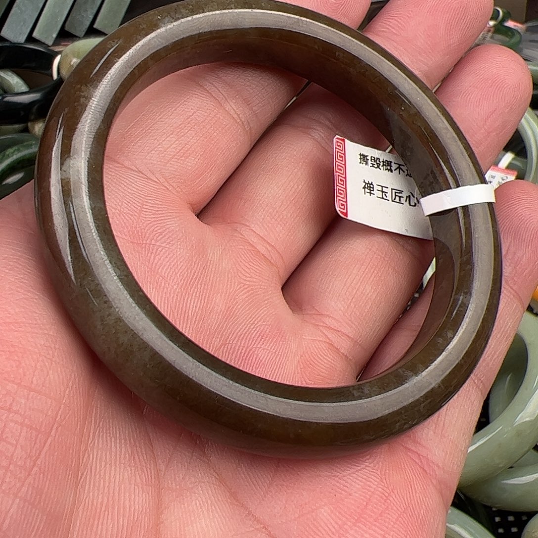 缘***缘和田玉未镶嵌手镯