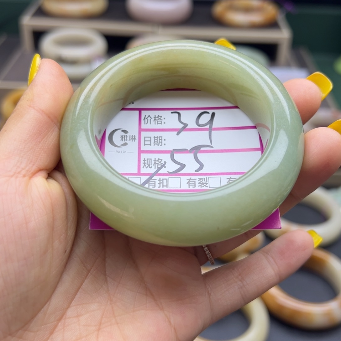 石英质玉（佘太翠）未镶嵌手镯