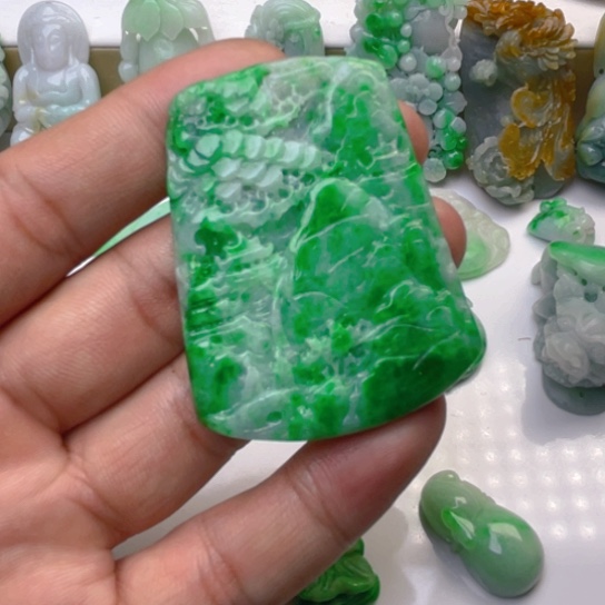 翡翠颈饰未镶嵌李***狗翡翠