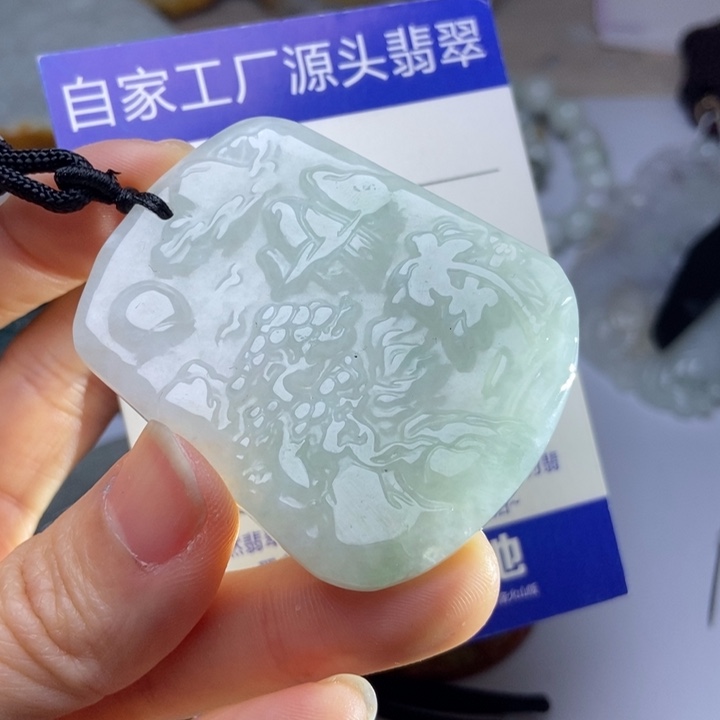 翡翠颈饰未镶嵌翡翠