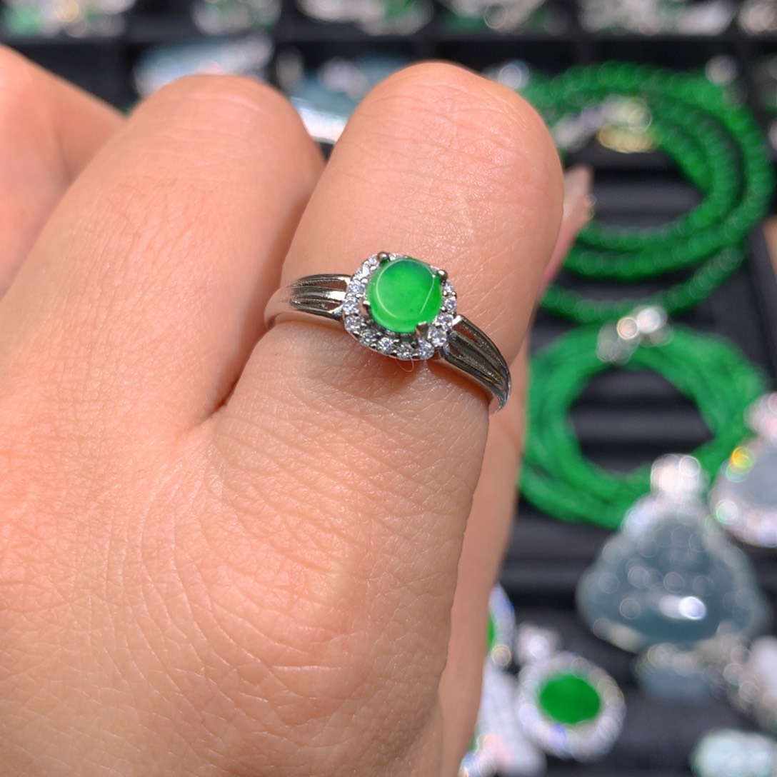 翡翠耳饰未镶嵌天然