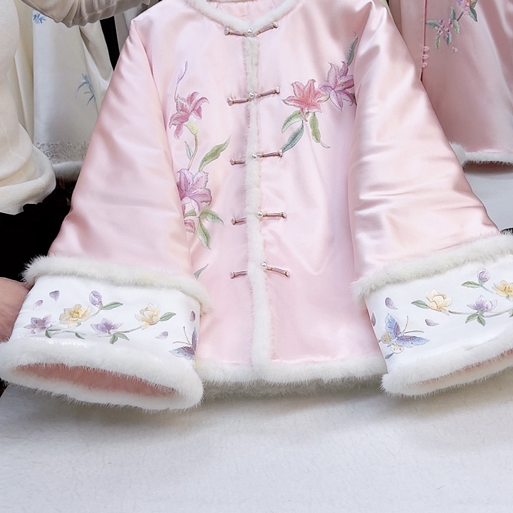 织绣粉色桑蚕丝冬款上衣