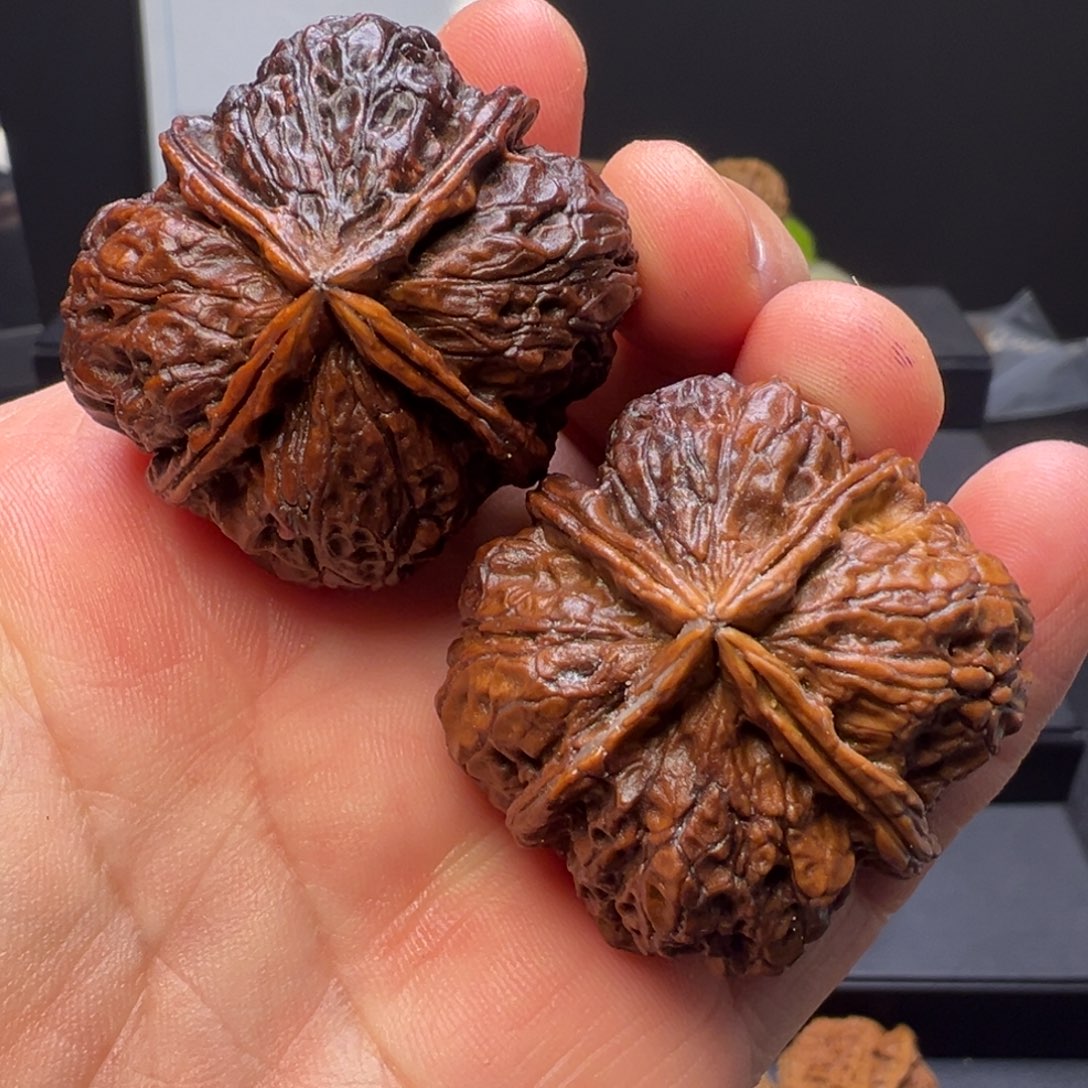 吊坠文玩核桃滚龙纹四棱40mm