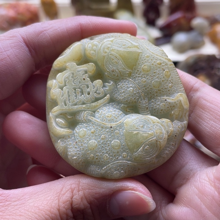 蛇纹石玉未镶嵌颈饰