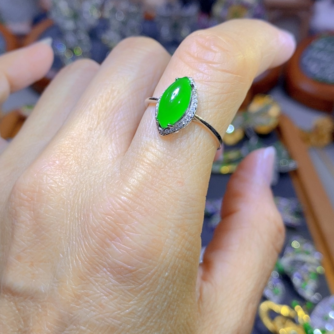 翡翠颈饰银S925镶嵌天然翡翠