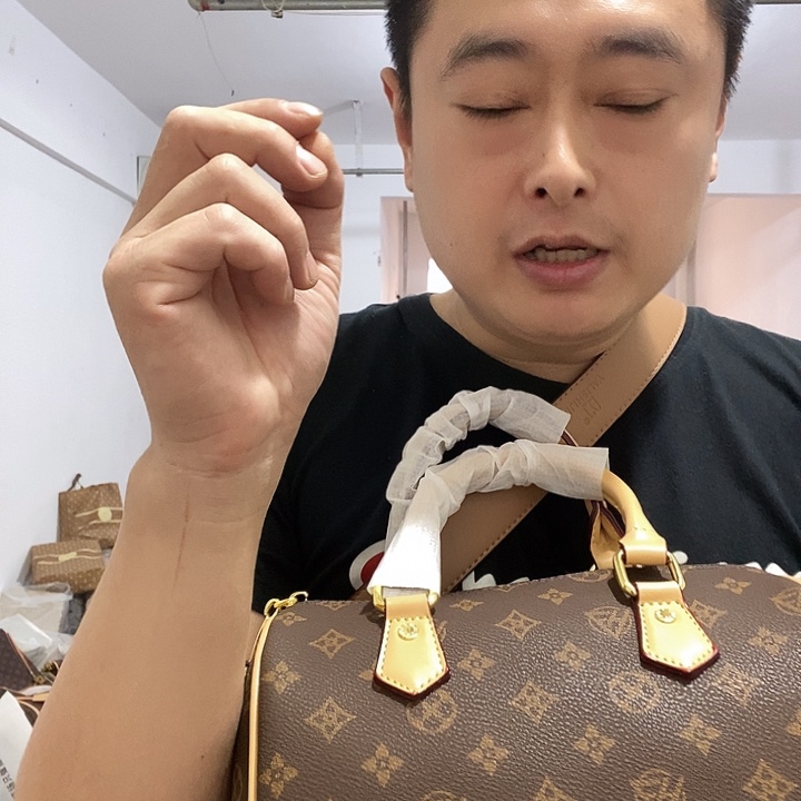 黄牛皮（革）鳄鱼皮（革）犏牛皮（革）