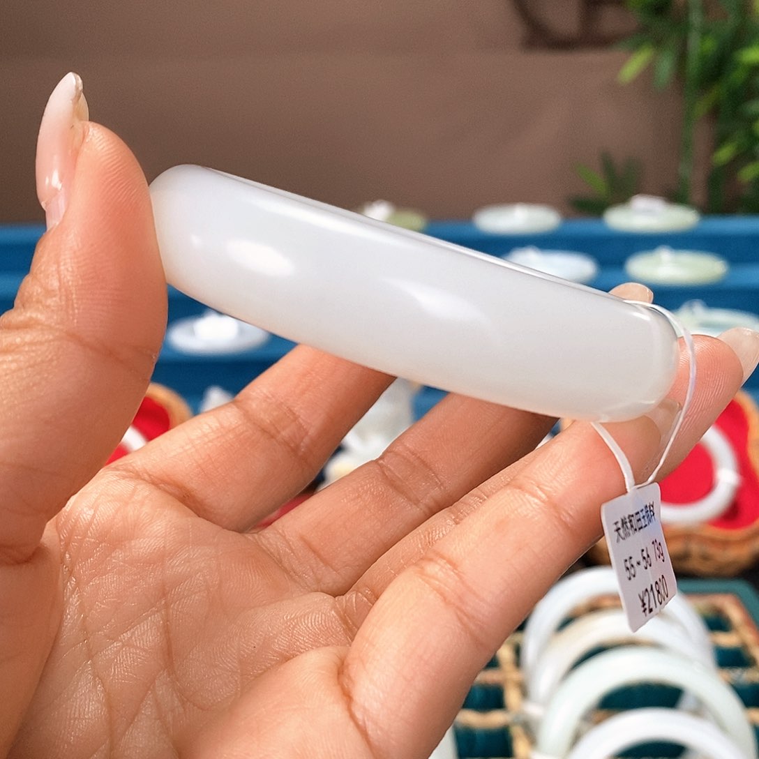 未镶嵌手镯和田玉E022