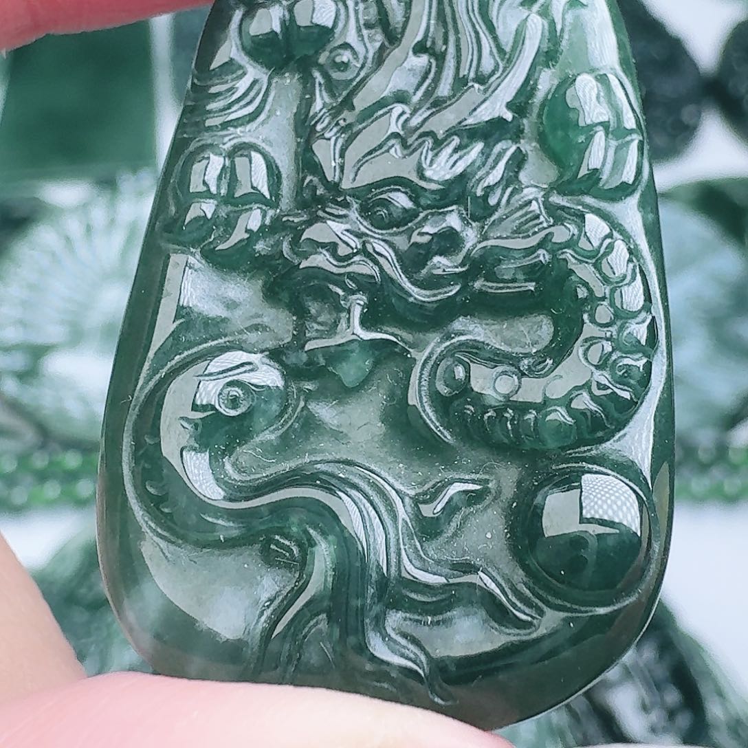 翡翠未镶嵌颈饰天然的A货翡翠多样性发其一 