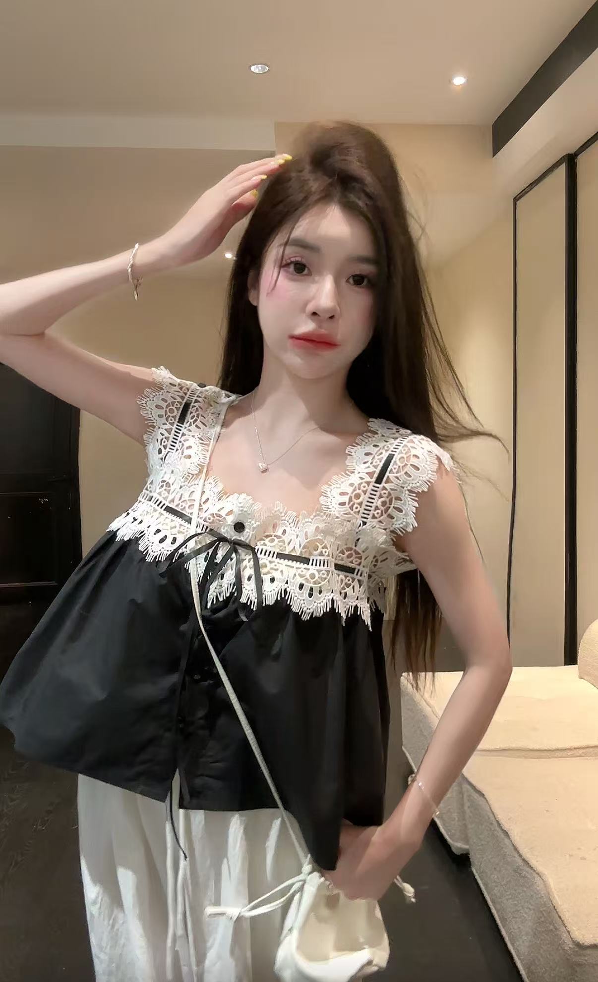 【HuiHui】方领宽松型短款设计感夏季拼接蕾丝上衣气质（H8535）
