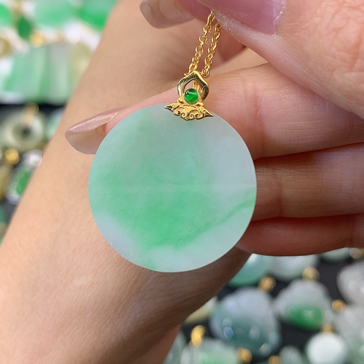 【闪购商品】翡翠吊坠(赠链)18K金镶嵌