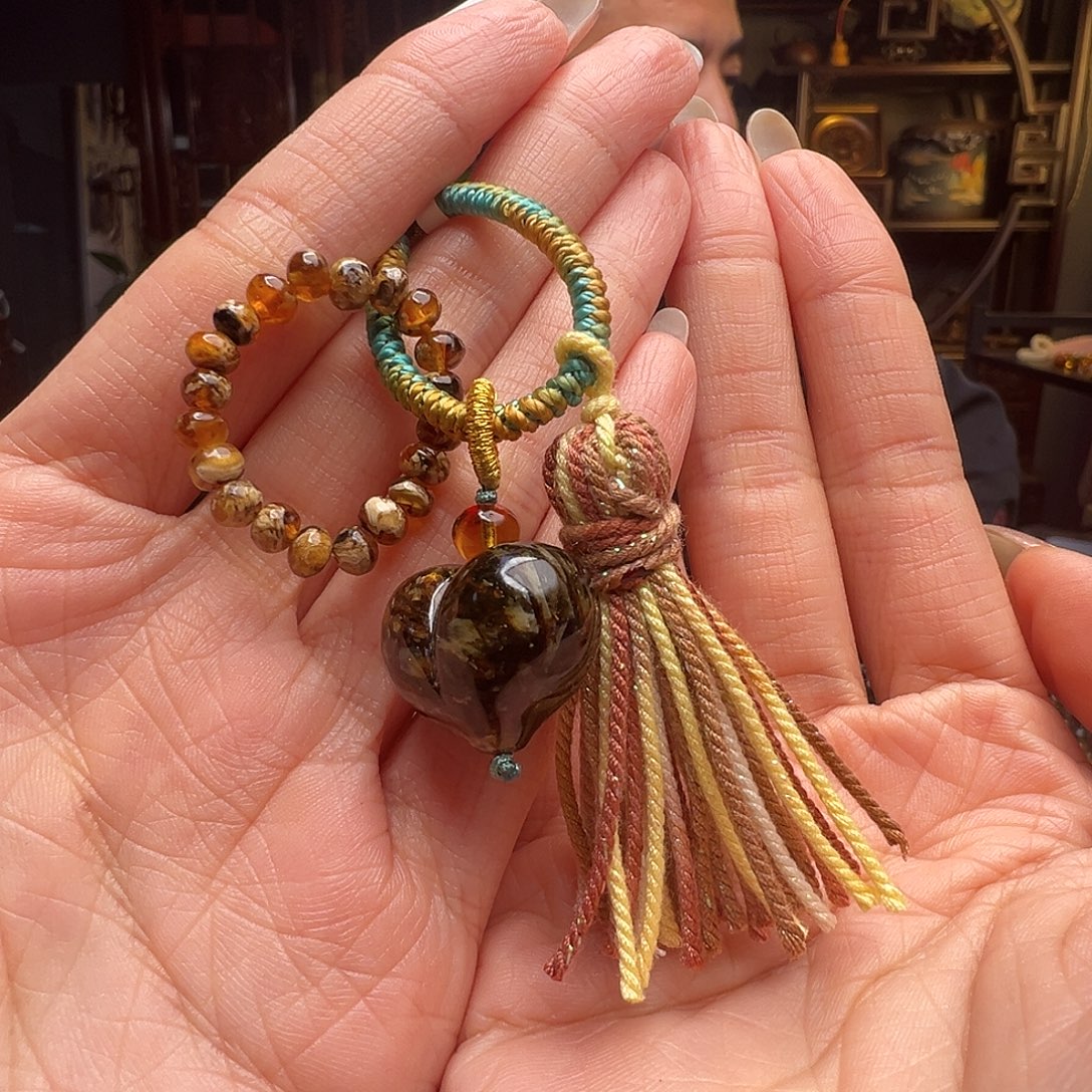 桃***姐琥珀未镶嵌裸石抚顺琥珀30322多样性发其一