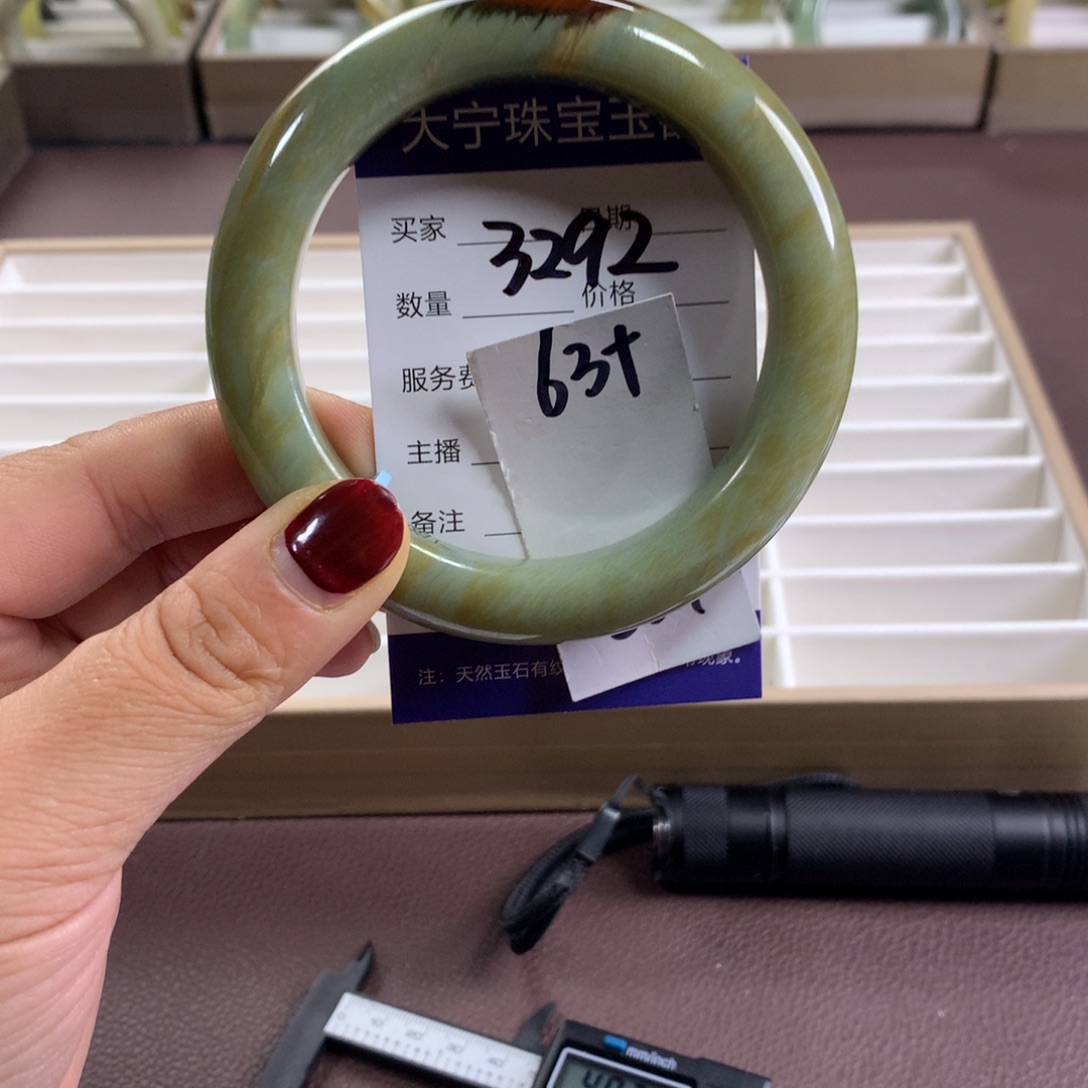 蛇纹石玉未镶嵌手镯3292