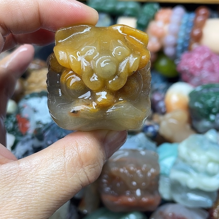 石英岩玉未镶嵌醒狮