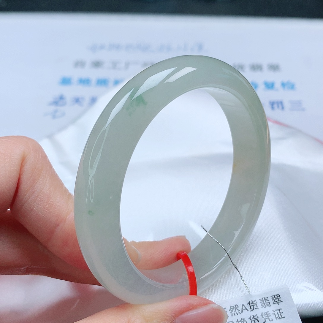 翡翠手镯未镶嵌55圈