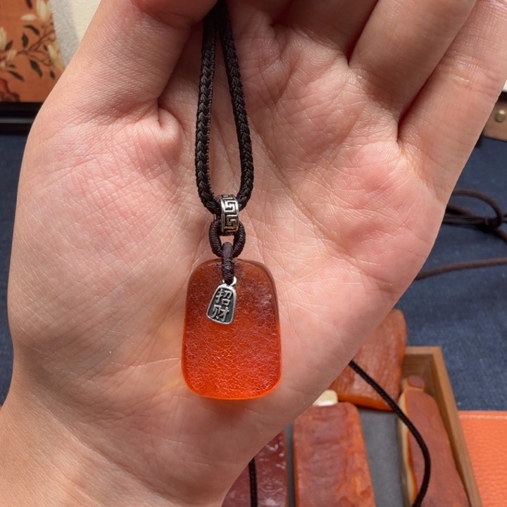 蜜蜡未镶嵌吊坠(赠链)