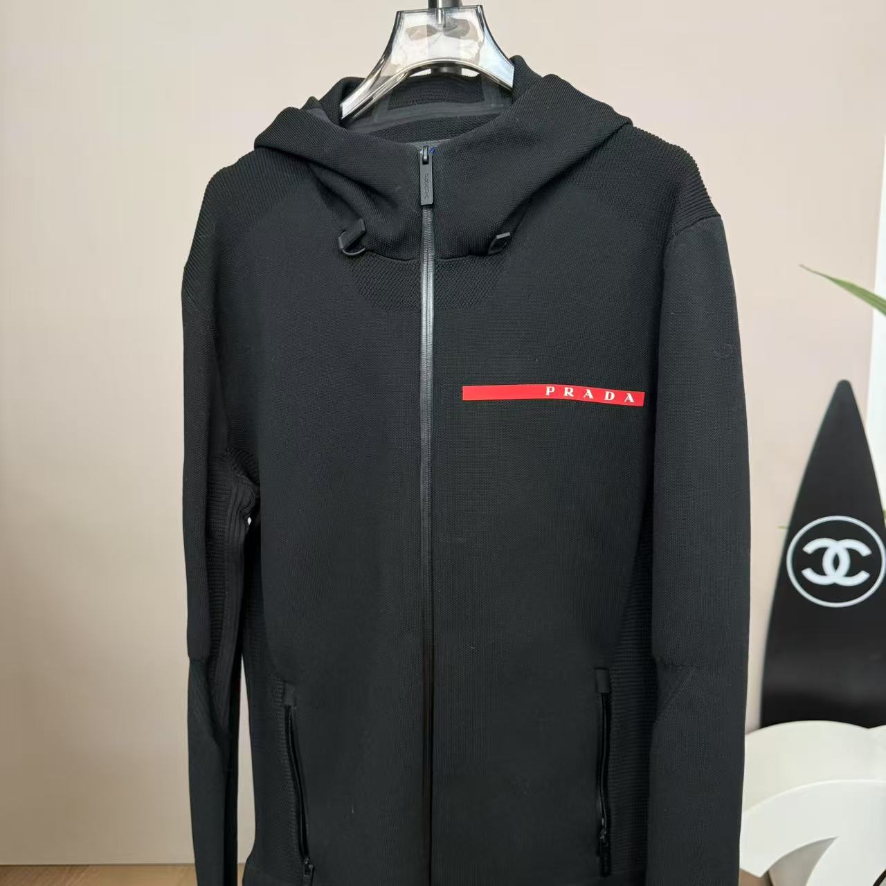 95新 Prada/普拉达 麦殿/衣服拉链带帽黑色M码/241209YSJYS02