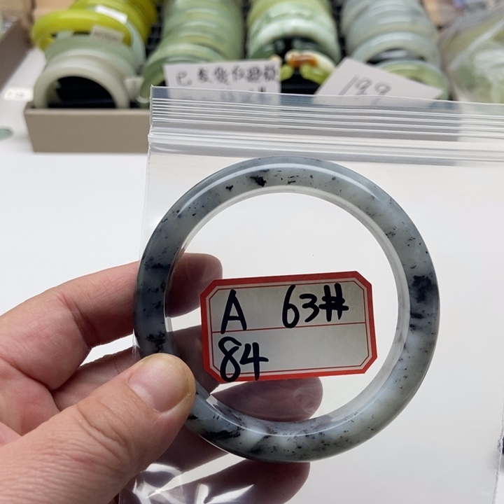 蛇纹石玉手镯未镶嵌琳*?