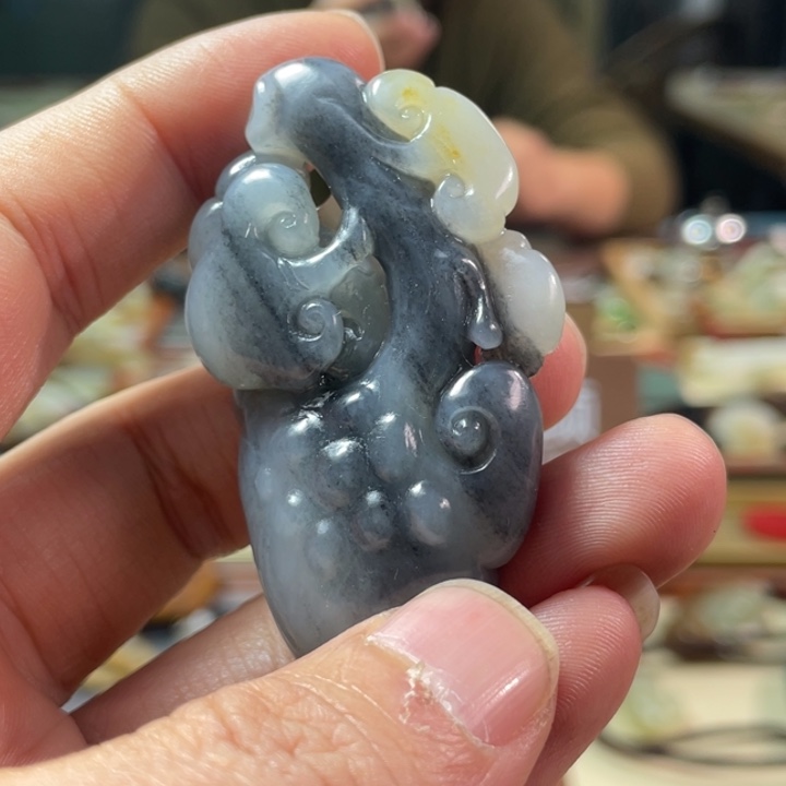 颈饰未镶嵌和田玉飞*