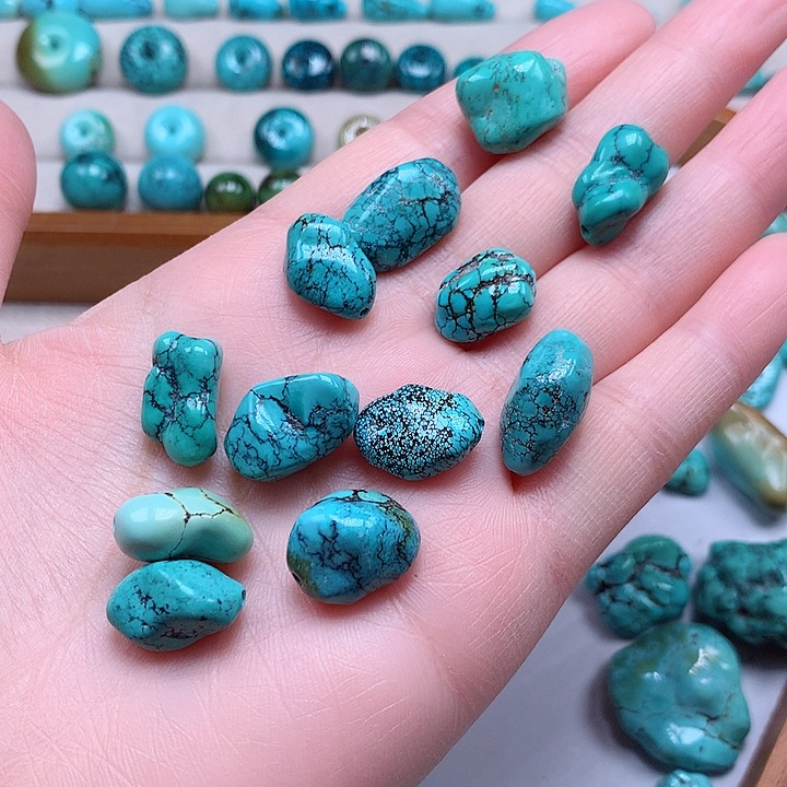 绿松石颈饰未镶嵌一***许