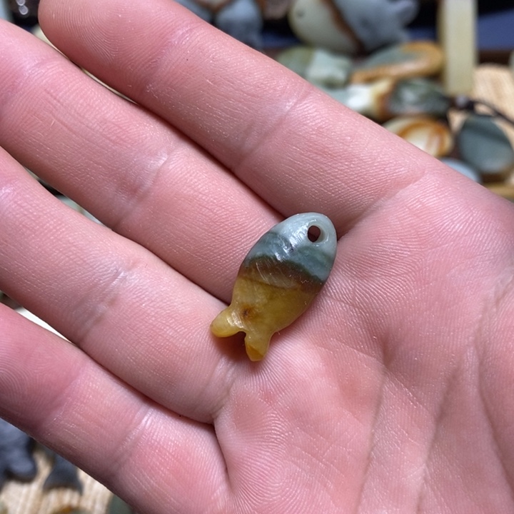 尤****蛇纹石玉未镶嵌颈饰