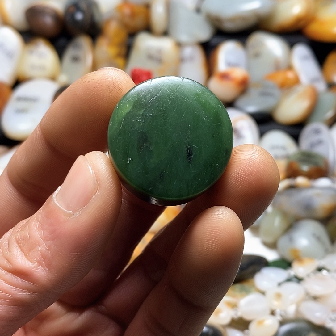 和田玉颈饰未镶嵌碧玉吊坠