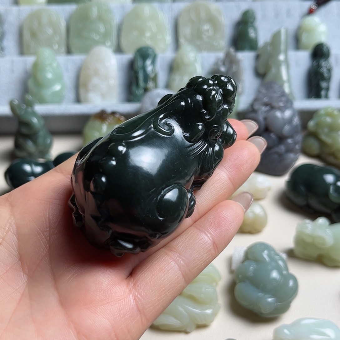 和田玉未镶嵌把件