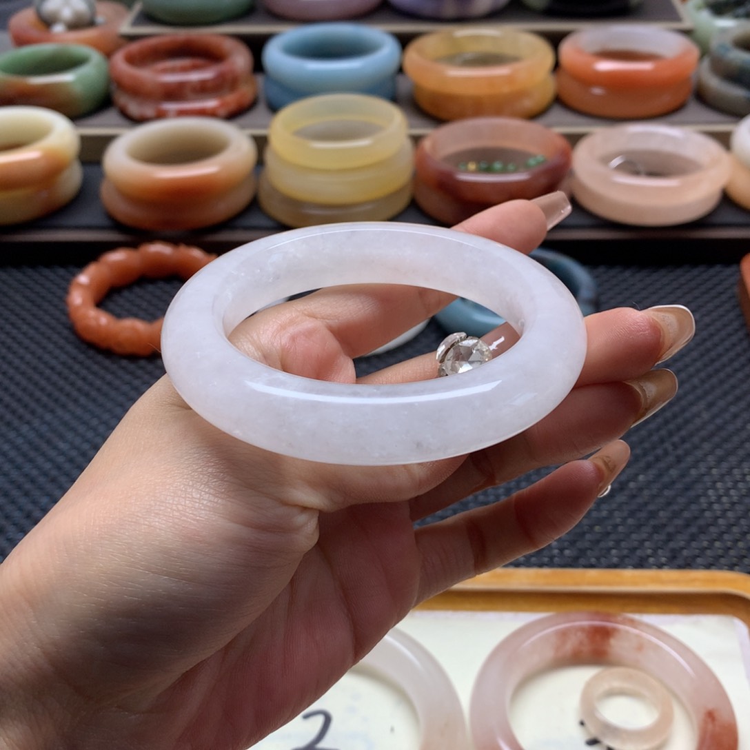 石英质玉手镯未镶嵌