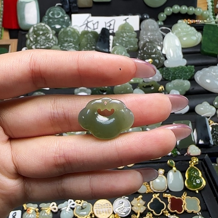 颈饰未镶嵌和田玉