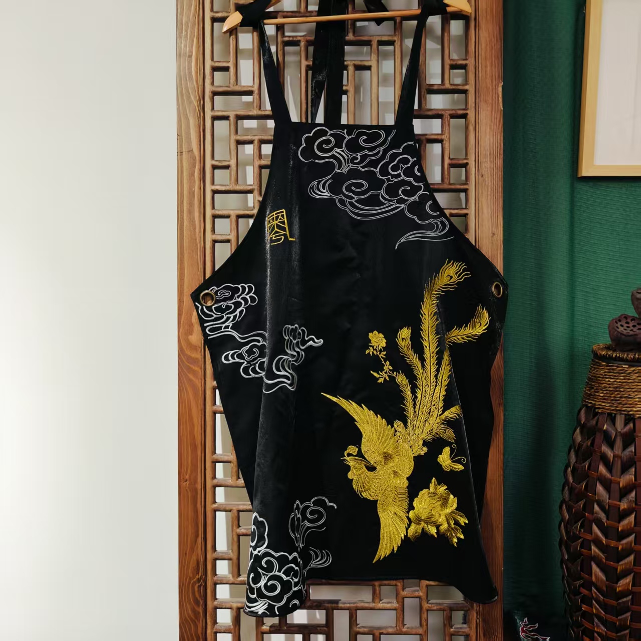 凤徕兮私人定制黑色光板底金凤祥云围裙（LW001）