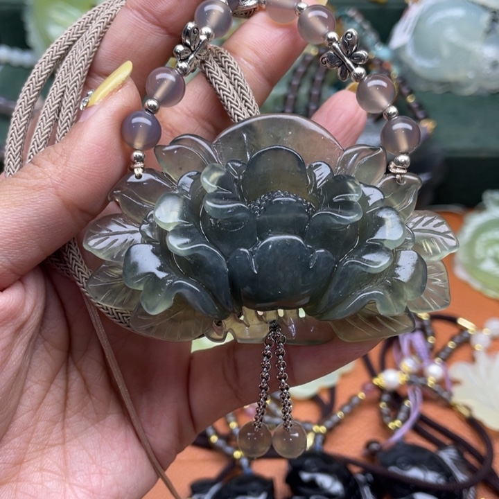 蛇纹石玉未镶嵌吊坠