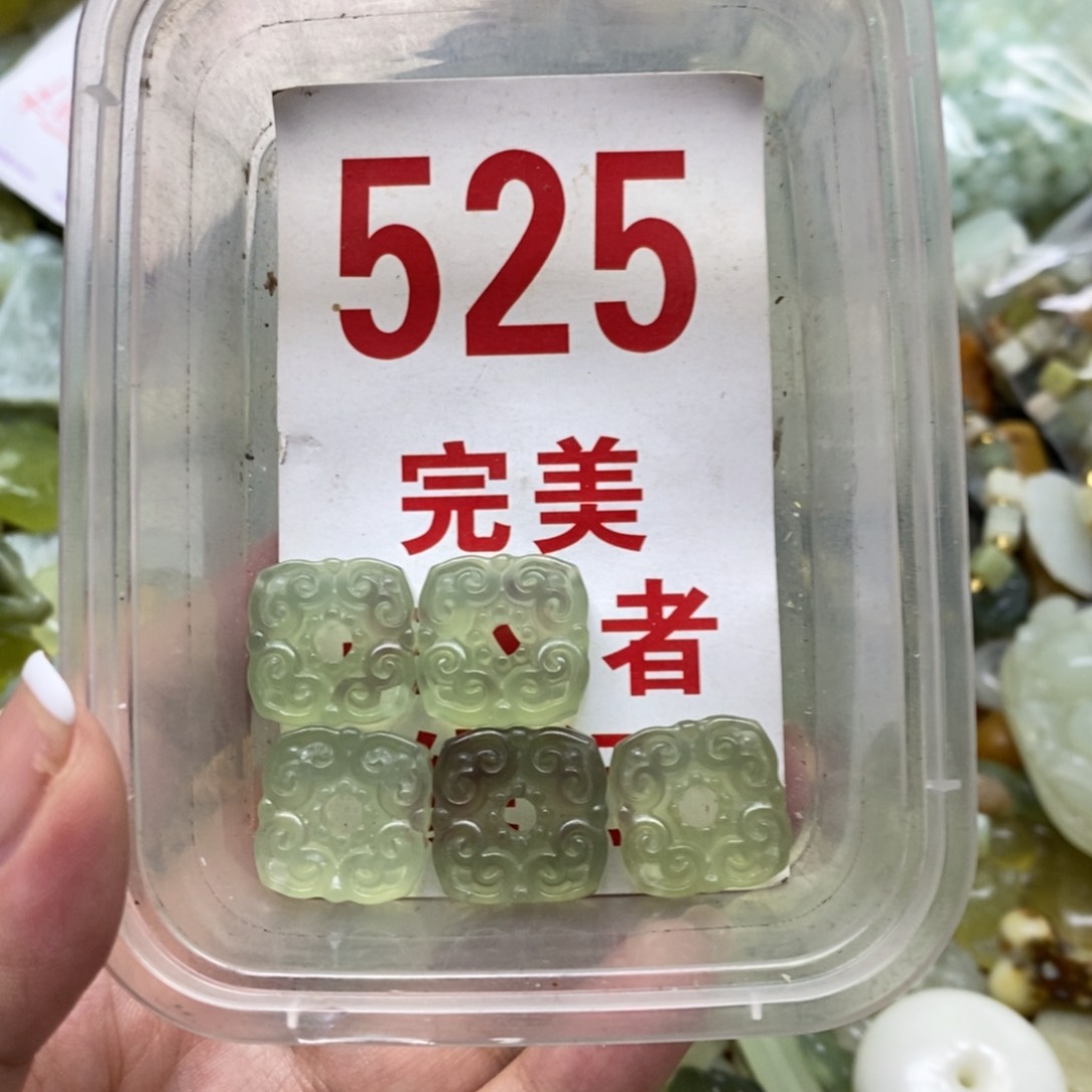 蛇纹石玉挂坠未镶嵌