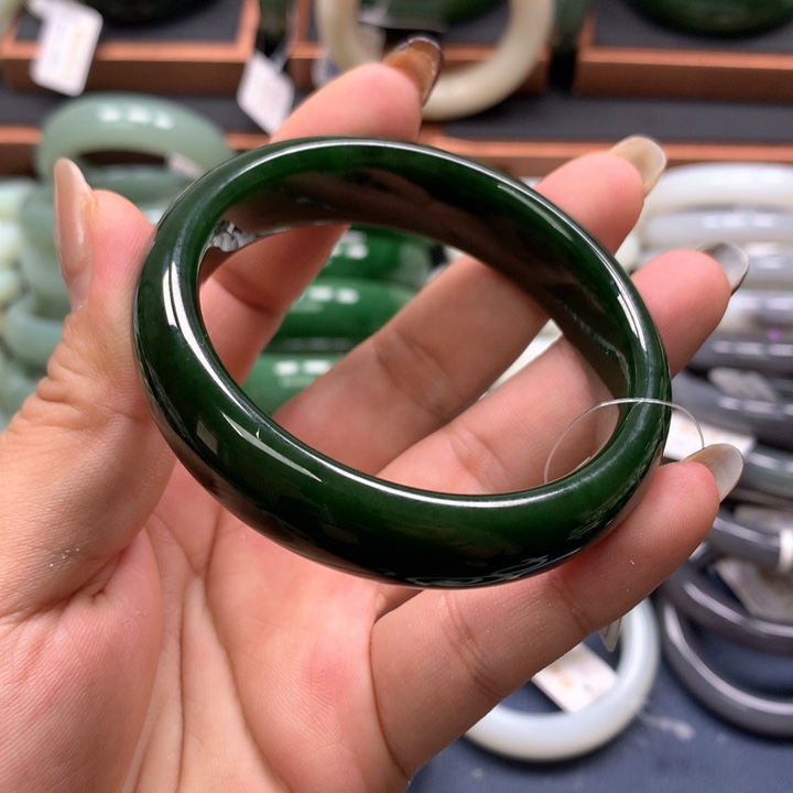 【闪购商品】未镶嵌手镯和田玉（碧玉）