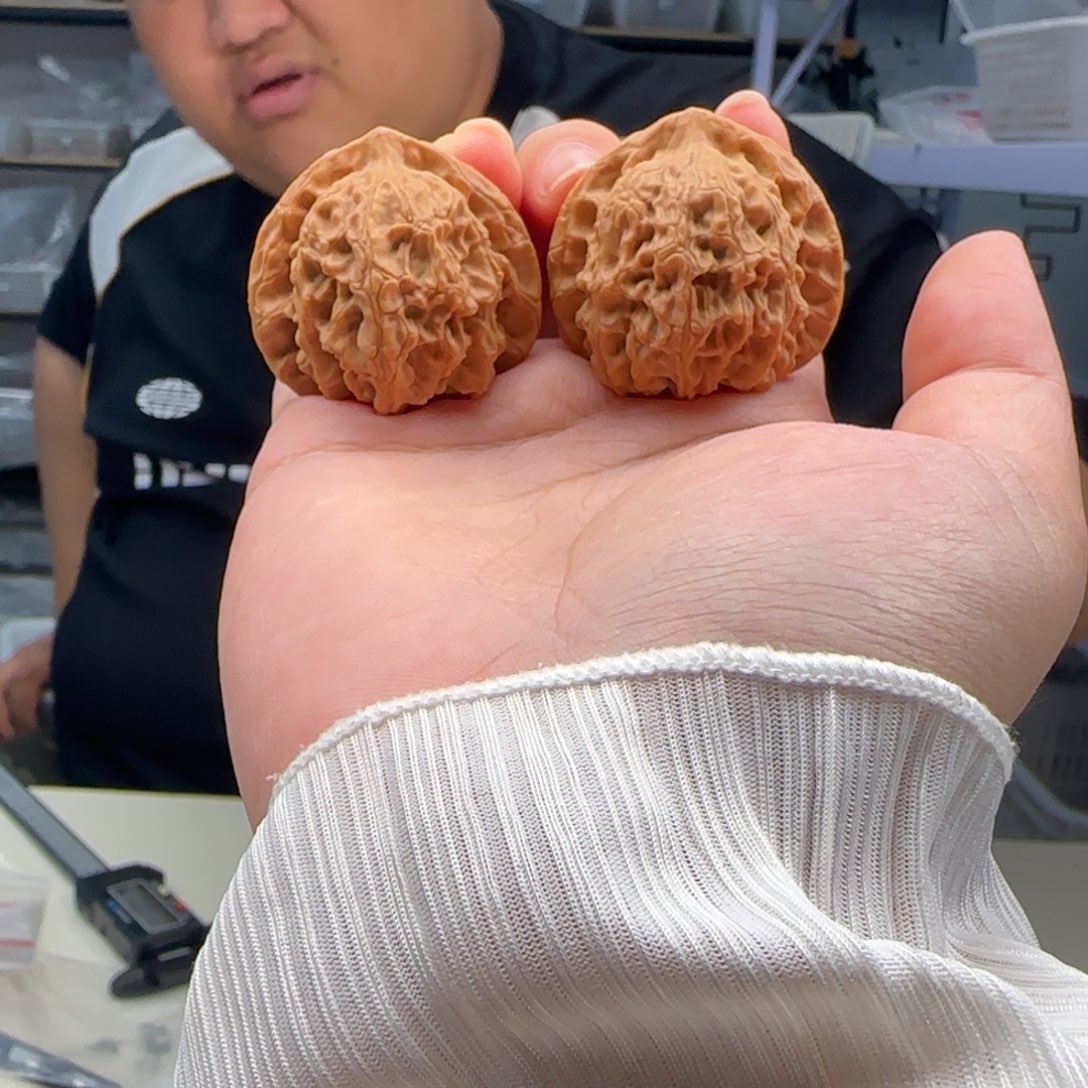 文玩核桃把件38左右梨木台