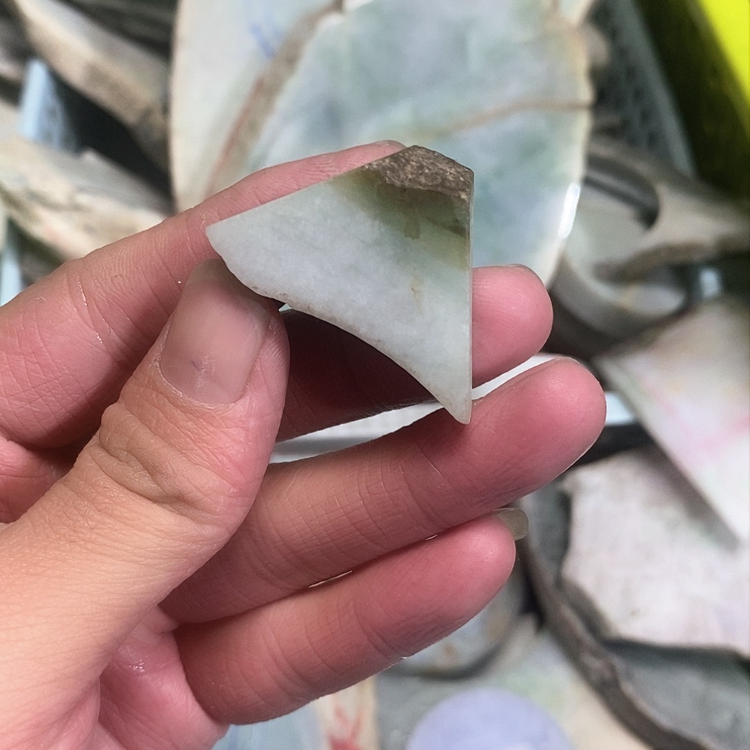 翡翠颈饰未镶嵌翡翠