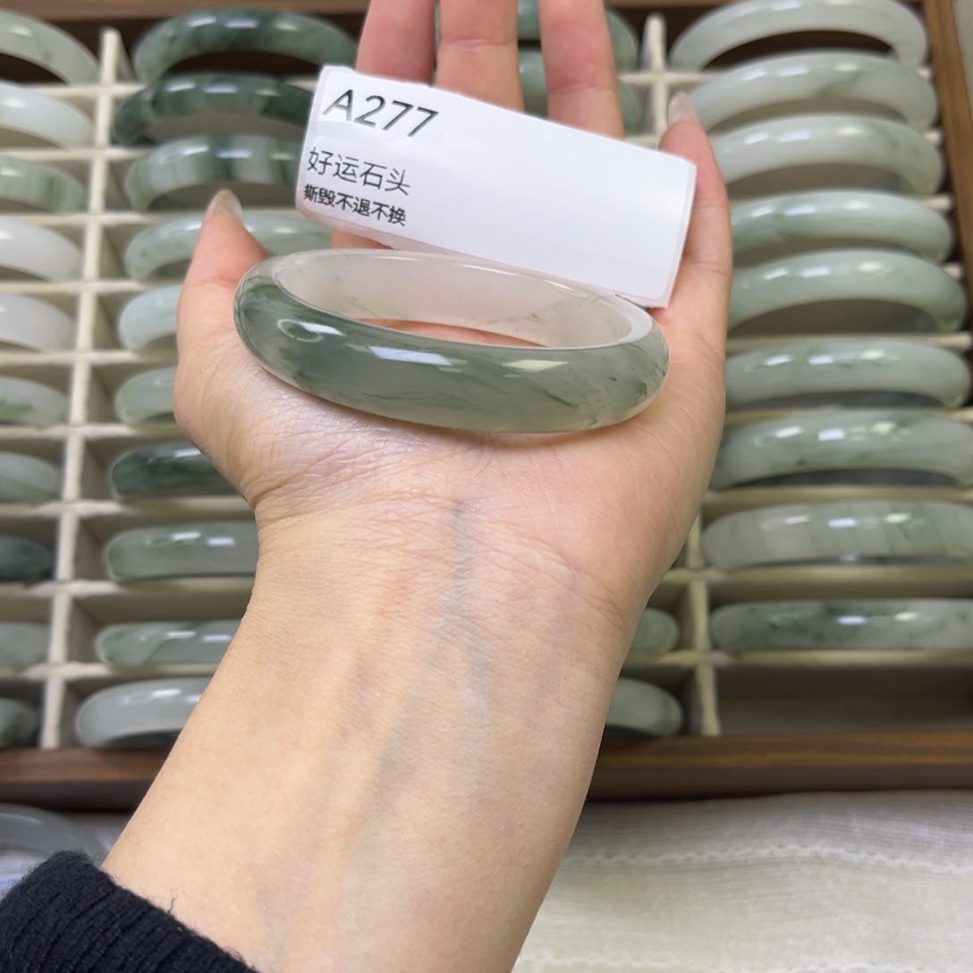 石英质玉（天山翠）未镶嵌手镯