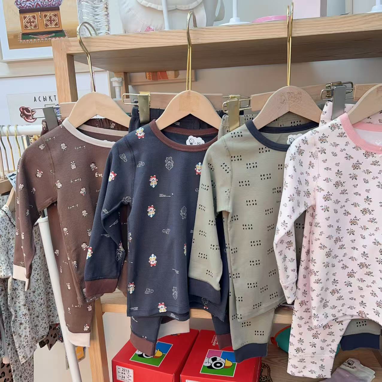 90-120男女童拉架款家居服套装